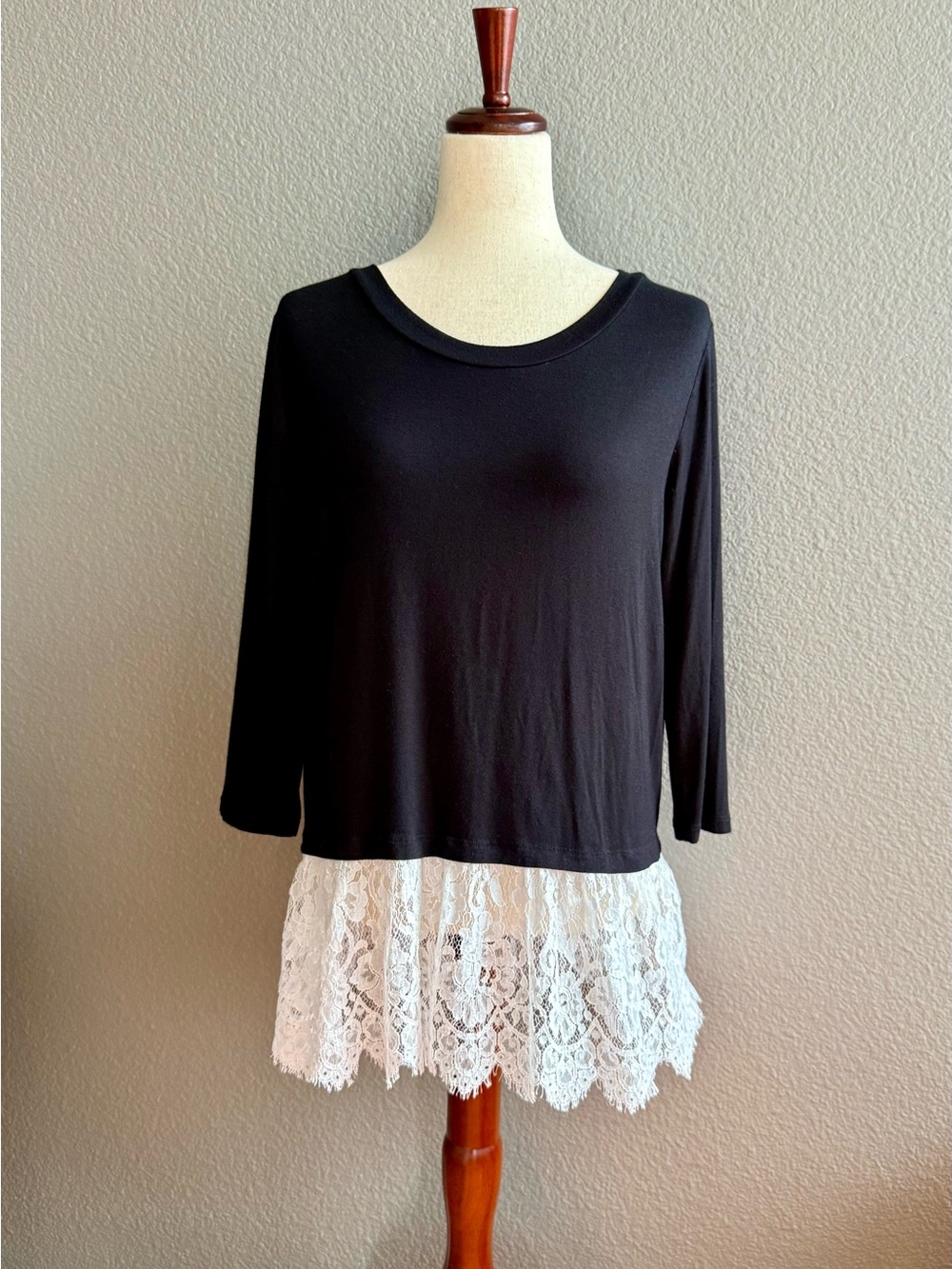 Karen KaneWomen's Black Top with White Lace Hem size medium